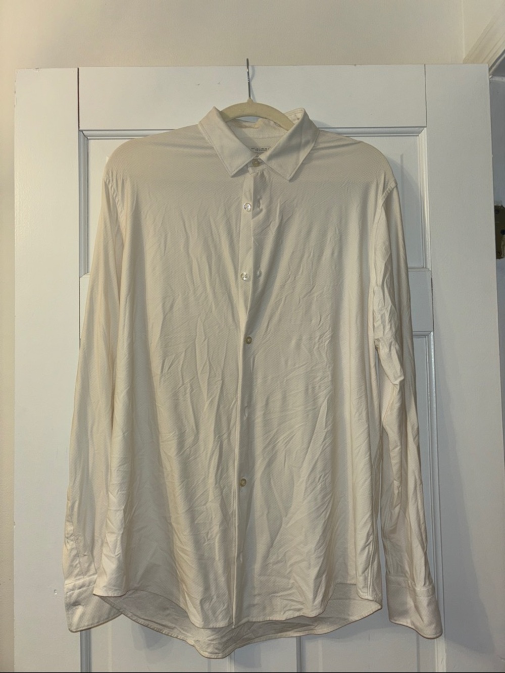 ZARA Classic Men's Long-Sleeve Button-Up Shirt in white